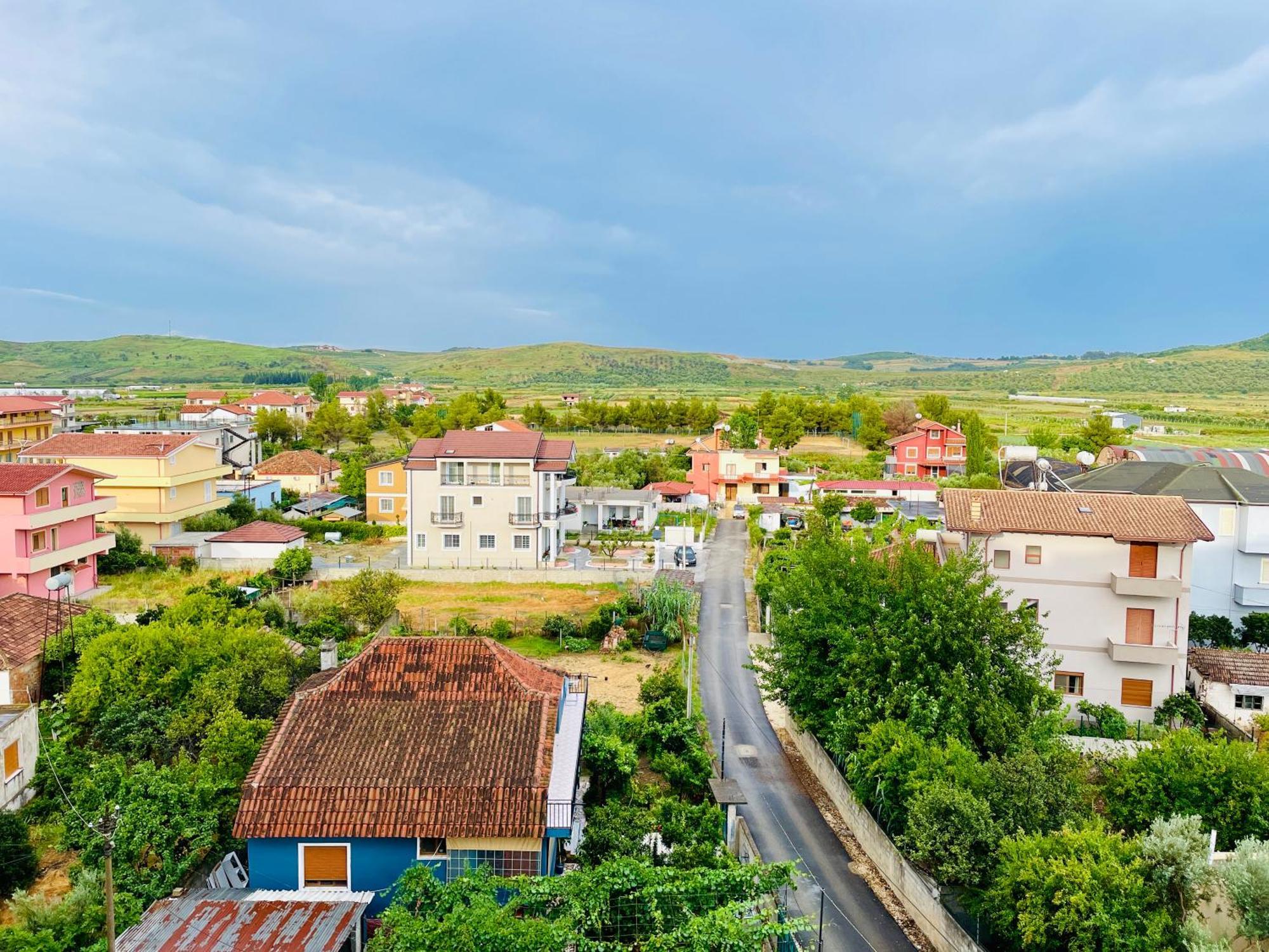 Green Trails City Center Divjake Ngoại thất bức ảnh
